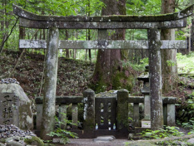 滝尾神社の子種石